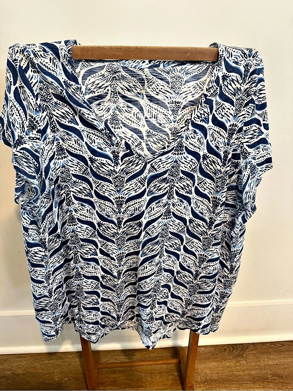 Lilly Pulitzer Blue & White Printed Tee Size XL